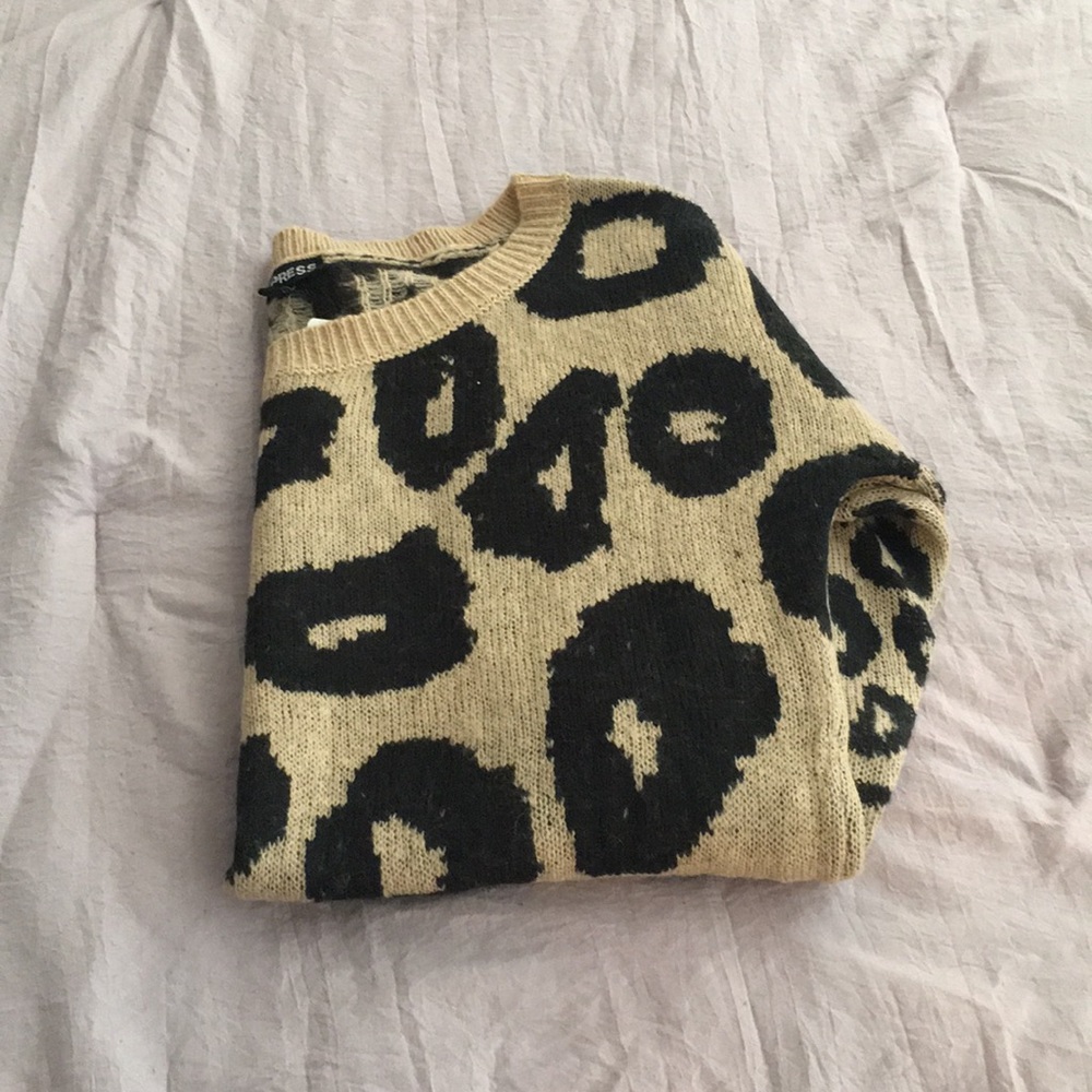 💕Leopard Express Sweater NWT - Picture 2 of 6